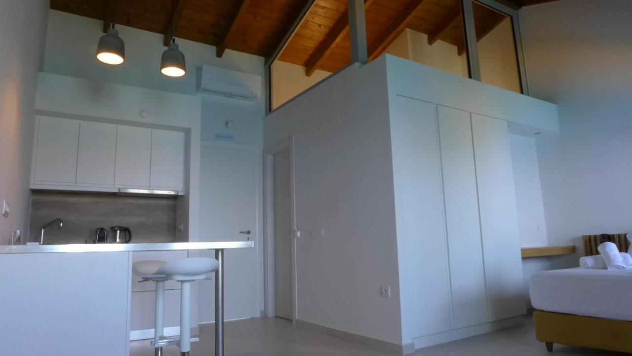 Caltabania Suites Áyios Nikítas المظهر الخارجي الصورة